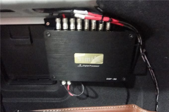 6诗蔓DSP S8引线装于尾箱.JPG