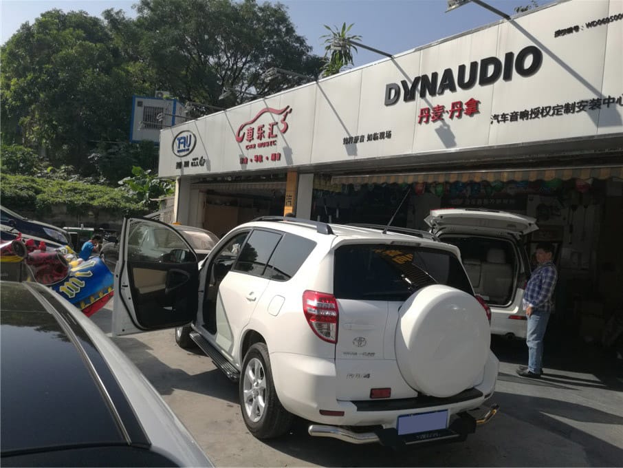 2����RAV4ǰ�����ڳ��ֻ���������.jpg