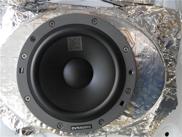 3前声场丹拿232中低音喇叭特写.JPG