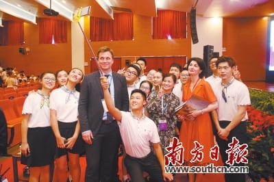 唱起《喀秋莎》，深圳北理莫斯科大学迎首届新生