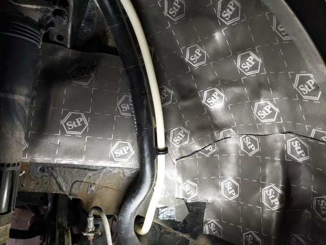 8 �ֻ��ڶ���ʹ��STP���ո������ϣ����ø�ʴ�Լ�ɳʯײ��.jpg
