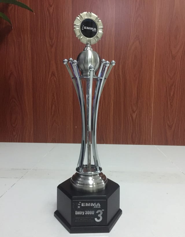 9 2018EMMA�����ܾ�������SQ 3000ŷԪ�鼾��.jpg